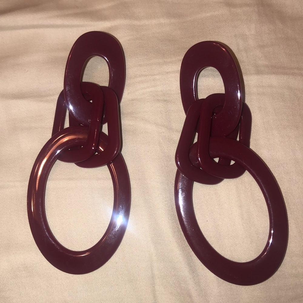 💎 Interlock geo drop burgundy earrings